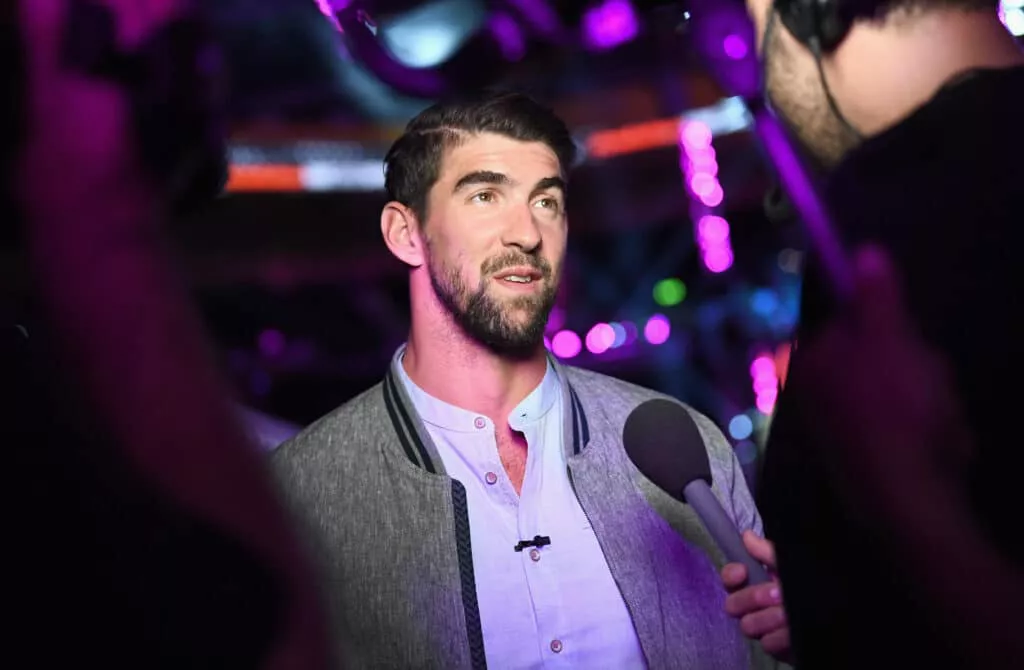 La exnovia trans de Michael Phelps dice que las opiniones del olímpico sobre los atletas trans se sintieron como una 