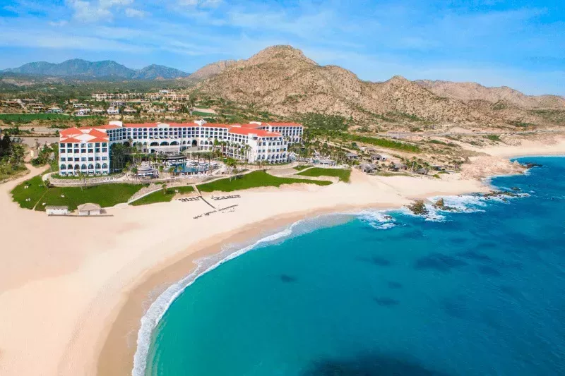 La guía definitiva de complejos turísticos LGBTQ en Los Cabos