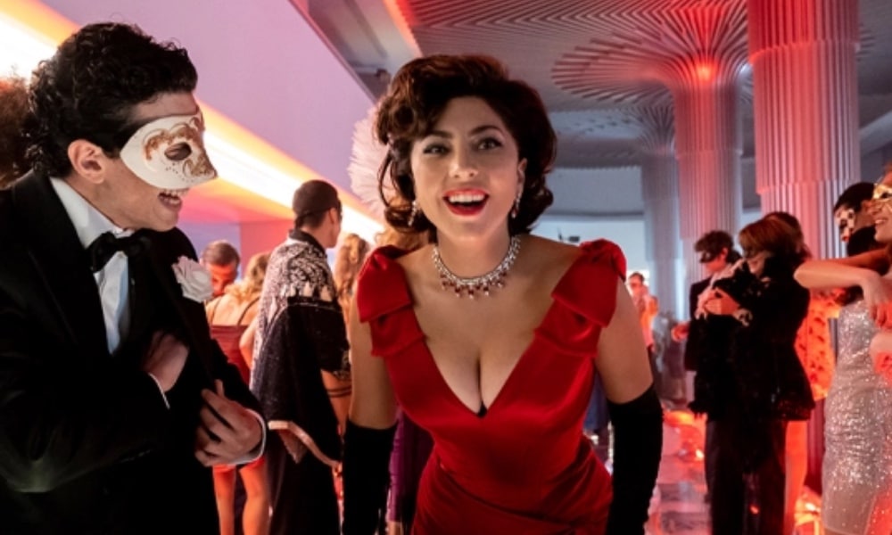 Lady Gaga presionó para tener escenas de sexo con Salma Hayek en House of Gucci