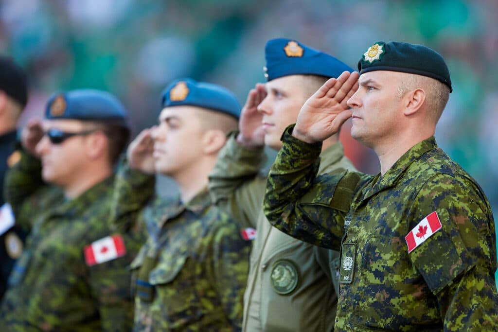 Las fuerzas armadas canadienses abandonarán los uniformes de género