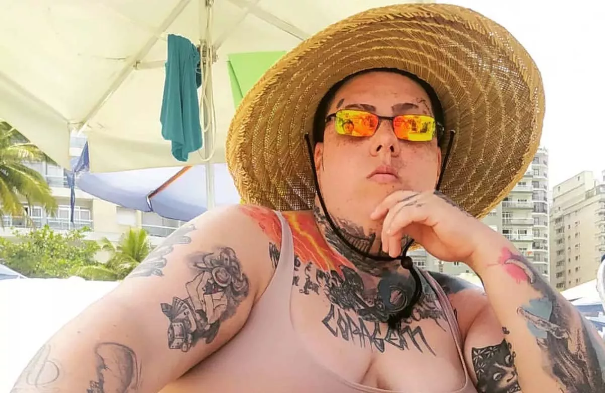 Un artista de rap sufre la transfobia en la playa: '¿Qué tienes entre las piernas?