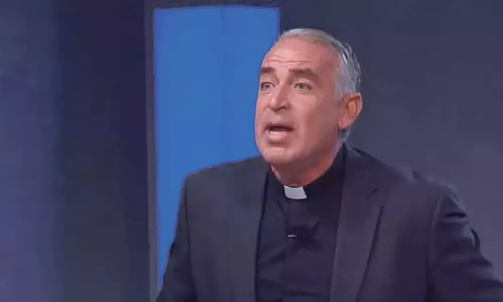 Un sacerdote será acusado de incitación al odio por decir que ser gay es