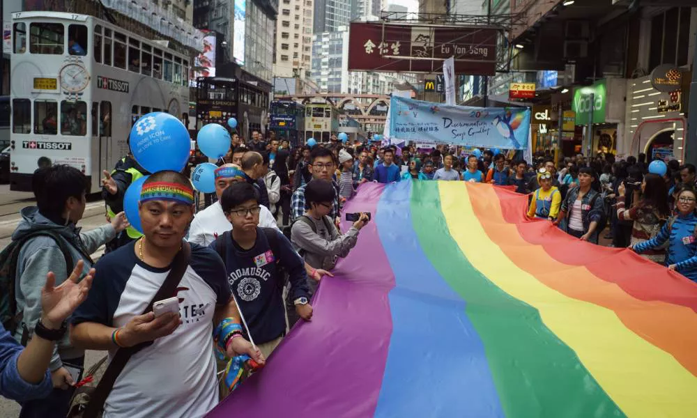 Un tribunal de Hong Kong dictamina que las personas trans deben someterse a una cirugía invasiva para cambiar de género legal