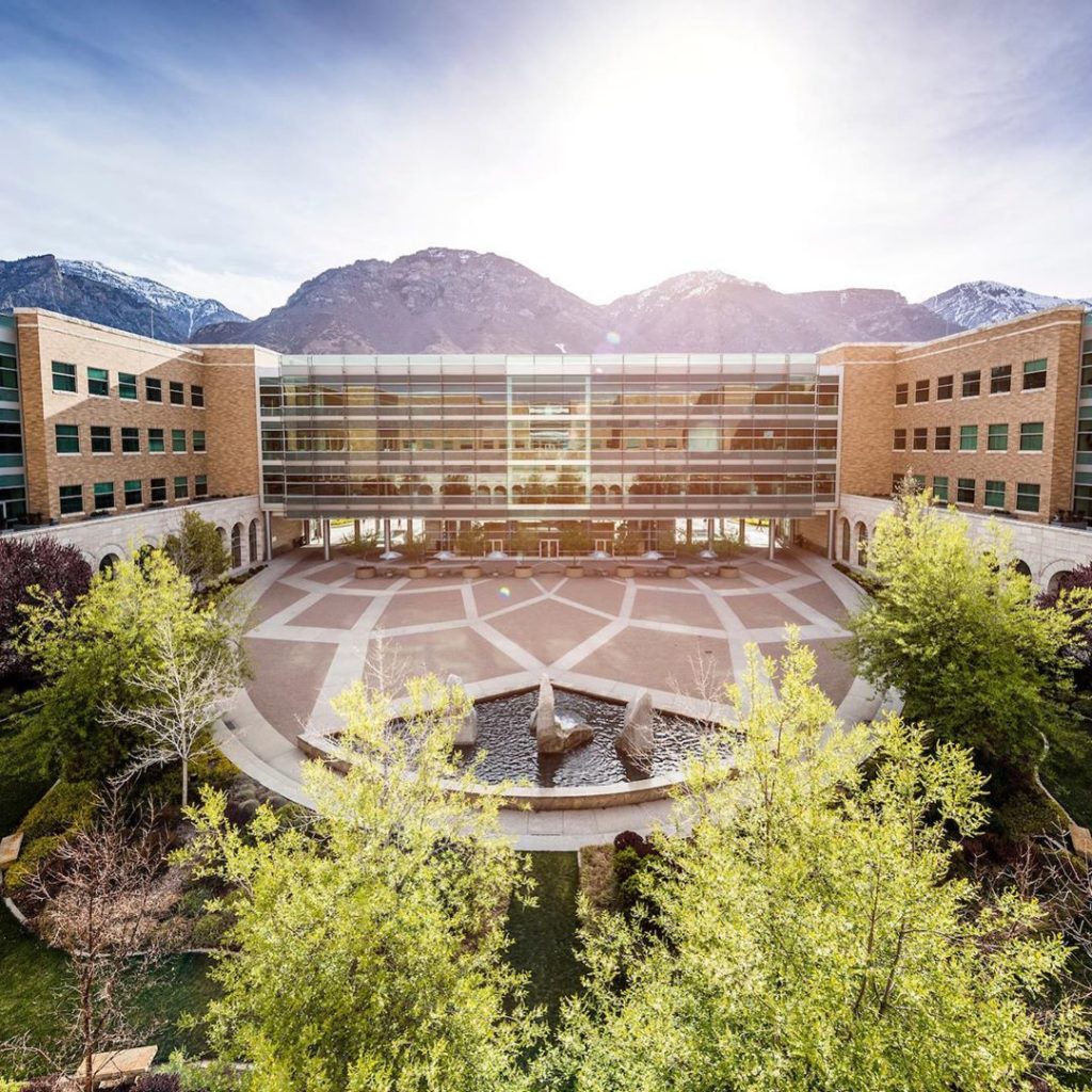 Una universidad mormona es investigada por sus normas anti-LGTB+