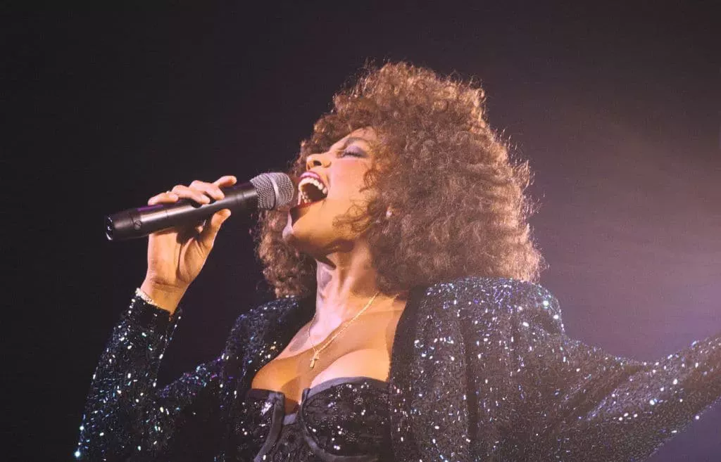 7 veces que la legendaria Whitney Houston demostró ser un eterno icono queer