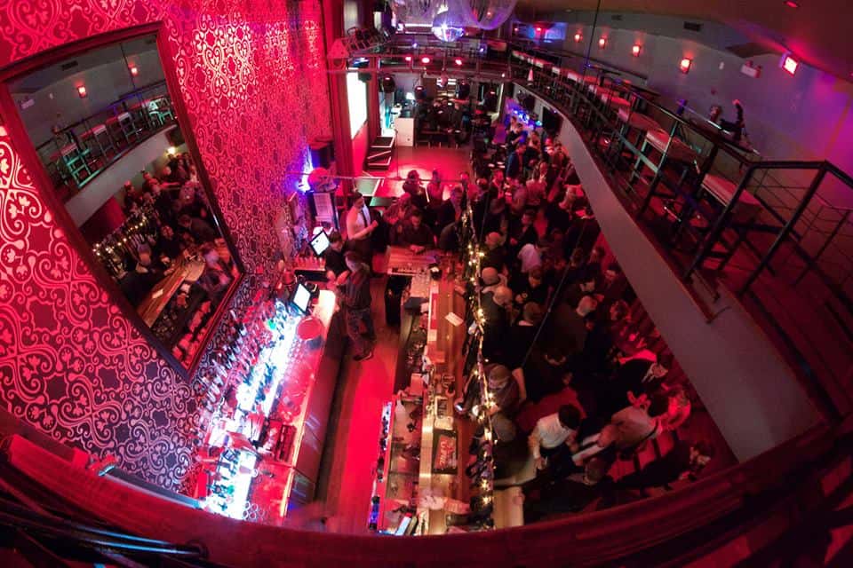 Descubra el pueblo gay de Montreal: bares, clubes, cafés y más