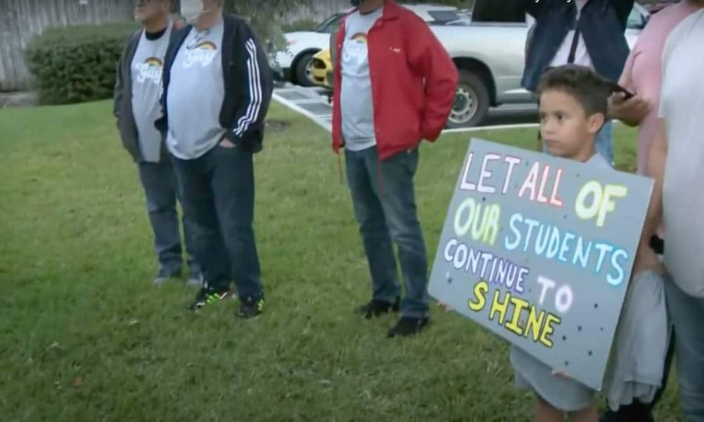 Una huelga de estudiantes en Florida protesta contra las leyes anti-LGTB+