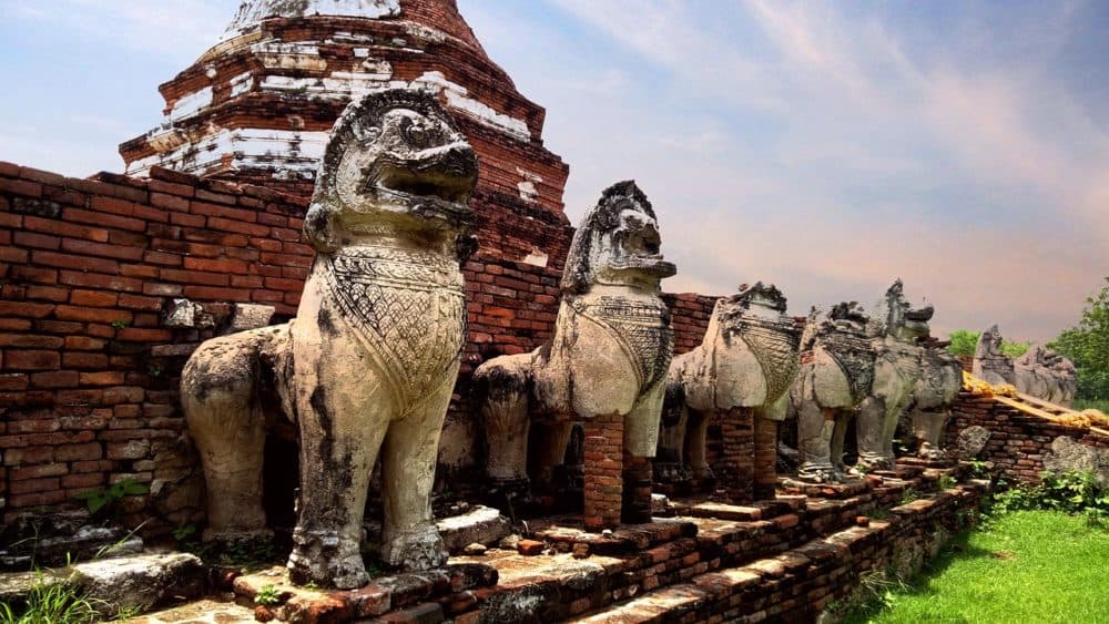 Explorar las ruinas de Ayutthaya