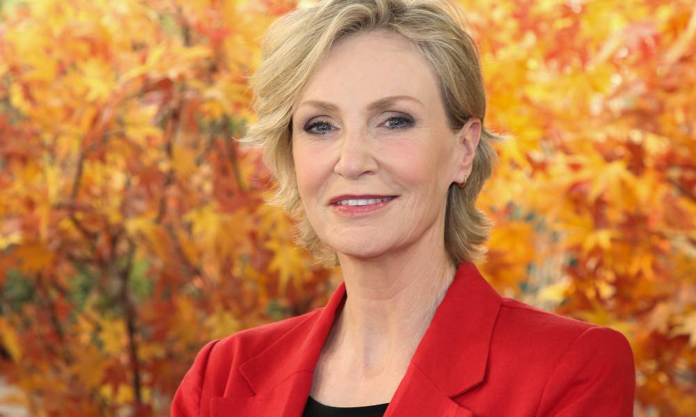 Jane Lynch de Glee habla sobre su adicción al alcohol