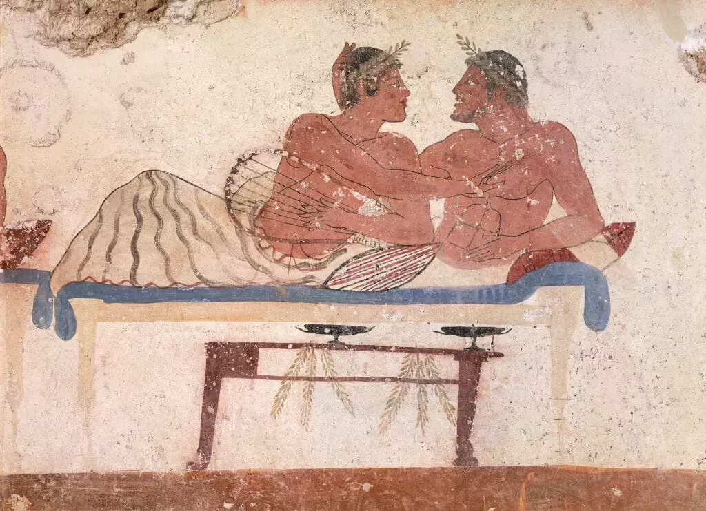 La larga, profunda y sorprendentemente versátil historia de los fondos: De la antigua Grecia a la misoginia moderna
