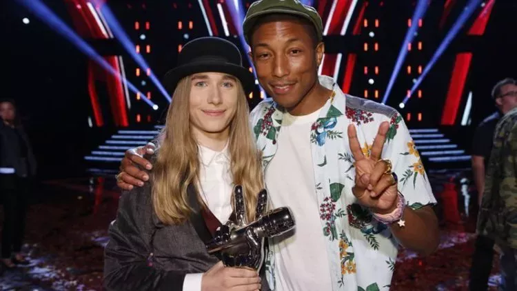 The Voice's Sawyer Fredericks Publicly Comes Out As Bisexual the-voice-winner-sawyer-fredericks-comes-out-as-bisexual-team-pharrell