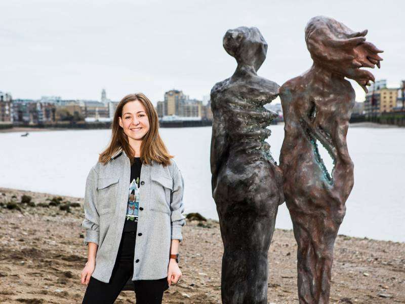 Una escultura celebra a las mujeres piratas LGBT+ del siglo XVIII