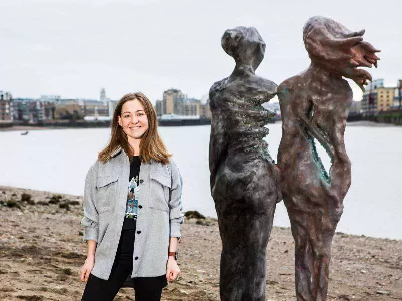 Una nueva escultura celebra a las mujeres piratas LGBT+ del siglo XVIII que asombraron al mundo