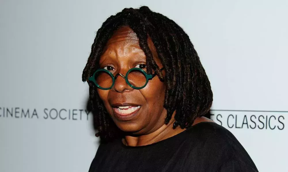 Whoopi Goldberg es suspendida de The View tras afirmar que el Holocausto