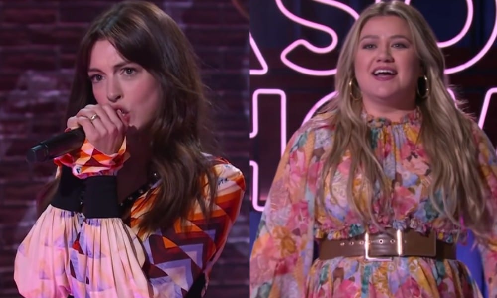 Anne Hathaway vence a  Kelly Clarkson en una batalla de canto