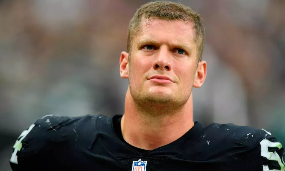 Carl Nassib, primera estrella gay de la NFL, es despedido sin contemplaciones por los Raiders de Las Vegas