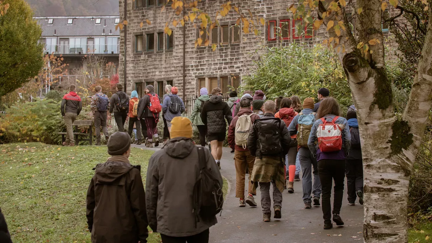Conoce a los excursionistas homosexuales que demuestran que la vida al aire libre no es sólo para gente cis, heterosexual y de clase media