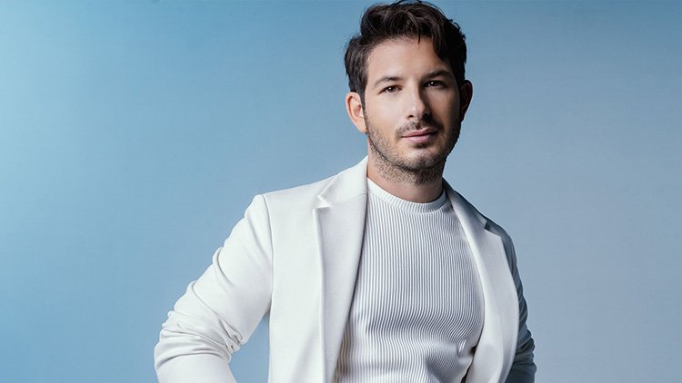 El cantante George Perris sale del armario como gay