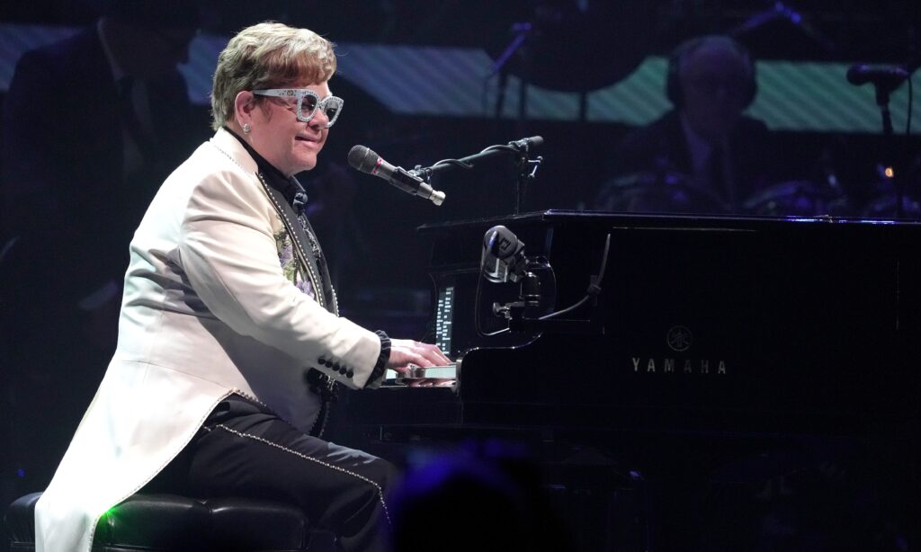 Elton John tiene el corazón roto por culpa de Lady Gaga