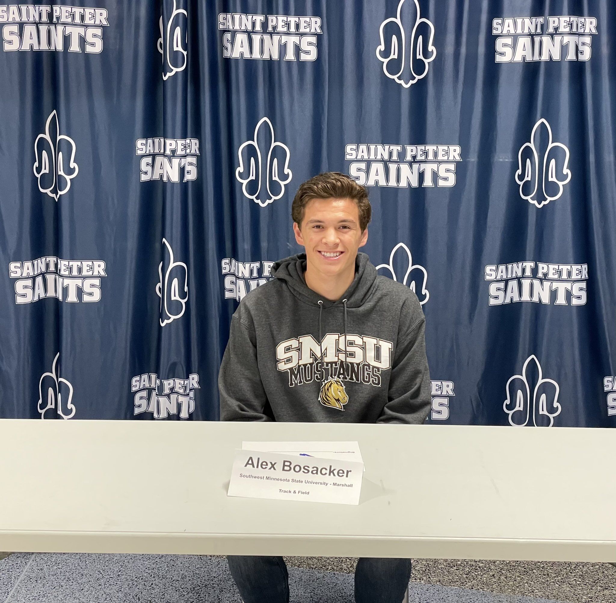 Un equipo de baloncesto es atacado por tener un jugador gay