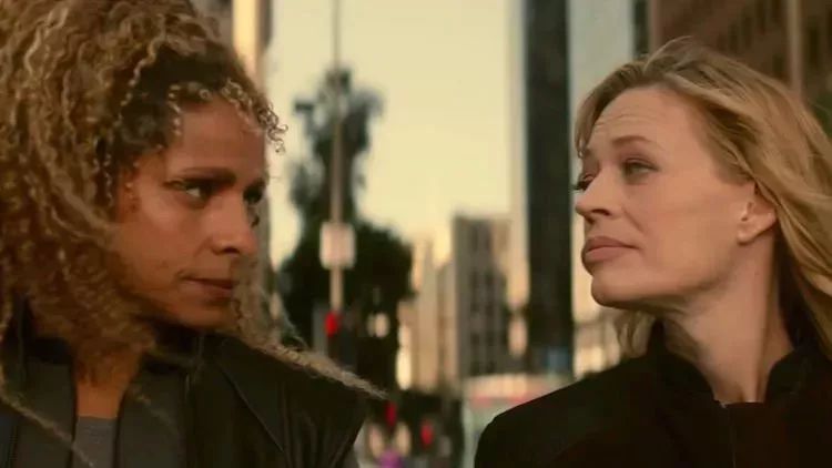 Jeri Ryan Says Star Trek's Hot Lesbian Couple Was Created By Accident star trek picard