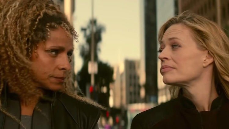 Jeri Ryan dice que la pareja de lesbianas de 'Star Trek' fue creada por accidente