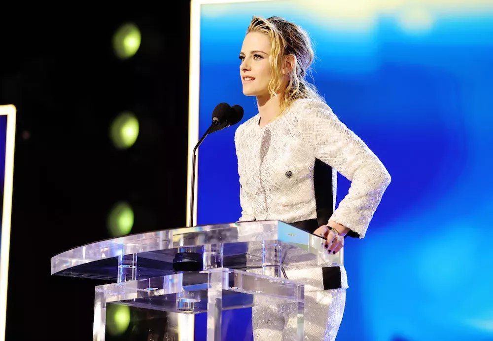 Kristen Stewart y Megan Mullally mandan a Vladimir Putin a la mierda y a su casa