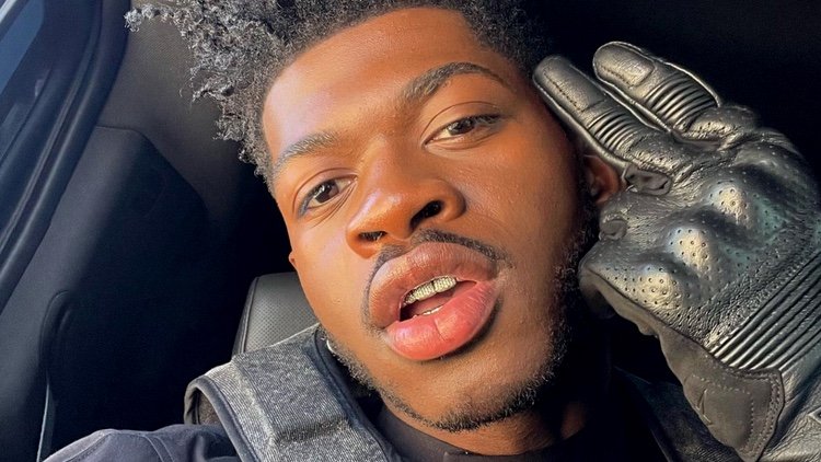 Lil Nas X dice que su "delirante" autoestima le convirtió en una estrella