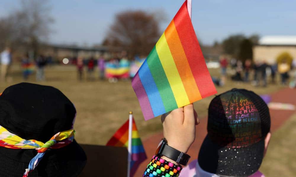 Un grupo de estudiantes en Nueva Jersey protesta contra la censura al LGTB+