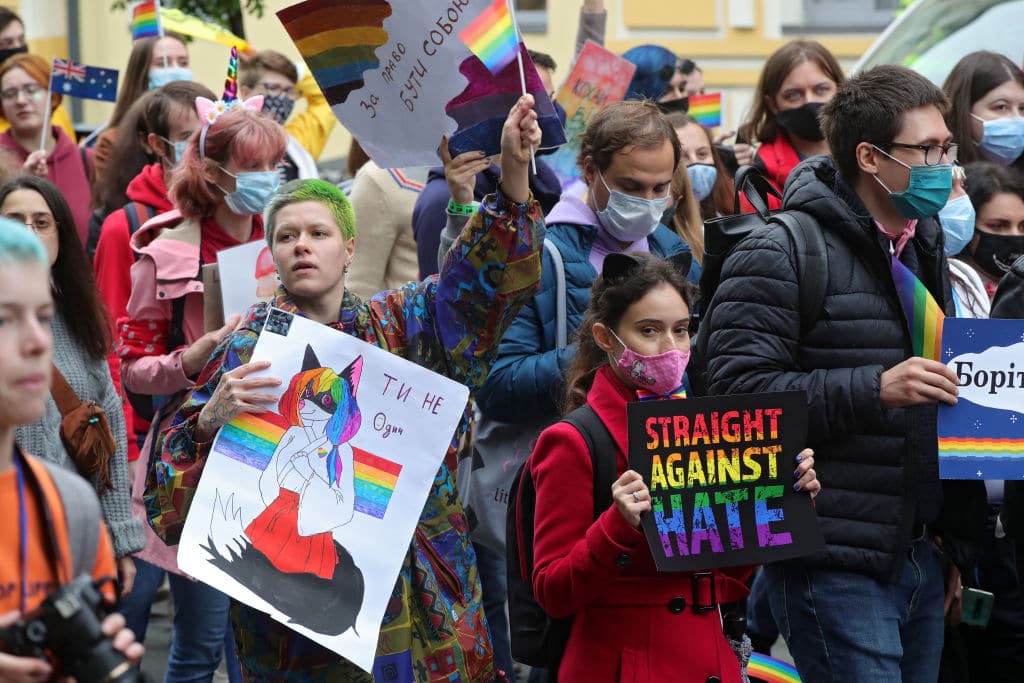 Los líderes LGBT+ de Ucrania dicen que huir no es una opción