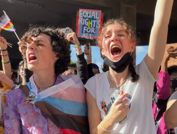 Estudiantes de Florida se manifiestan contra la ley "no digas gay"