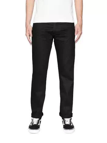 20 de los mejores vaqueros negros para hombre que mejorarán cualquier armario (edición 2022)