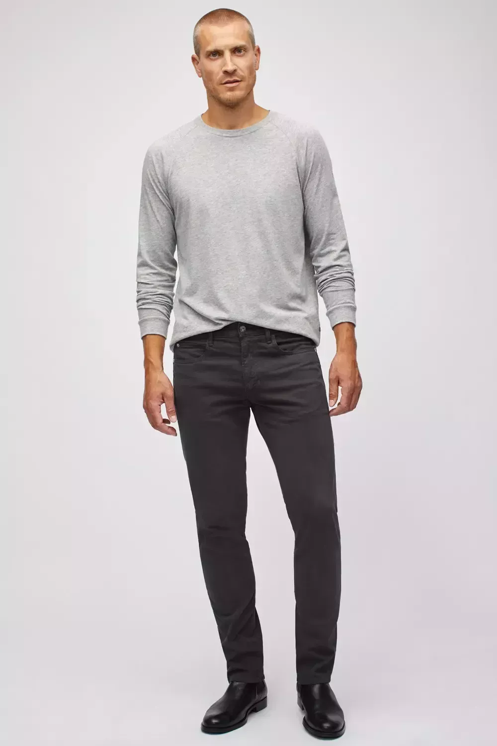 6 conjuntos de vaqueros negros que todos los hombres deberían dominar