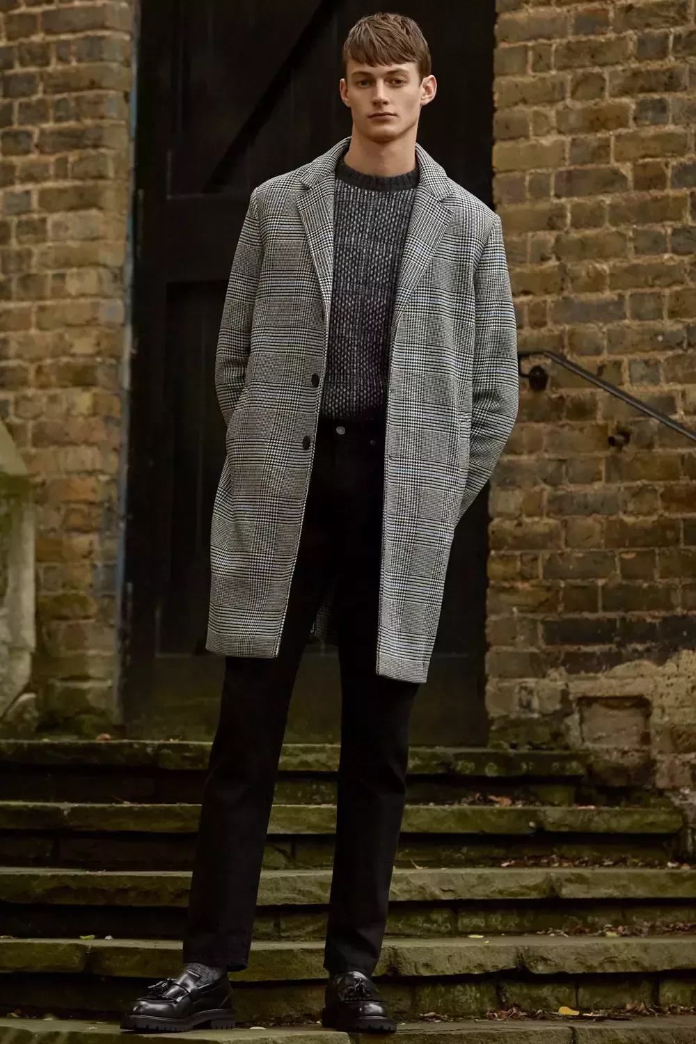 6 conjuntos de vaqueros negros que todos los hombres deberían dominar