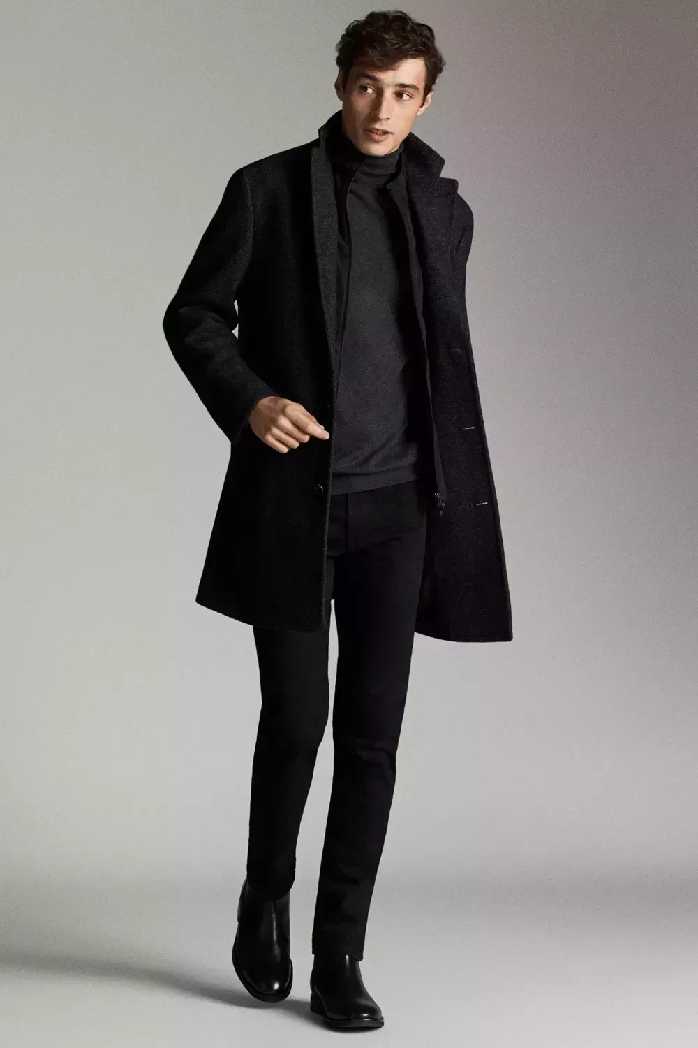 6 conjuntos de vaqueros negros que todos los hombres deberían dominar