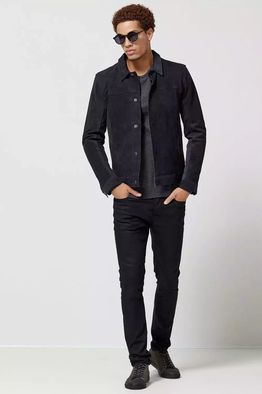 6 conjuntos de vaqueros negros que todos los hombres deberían dominar