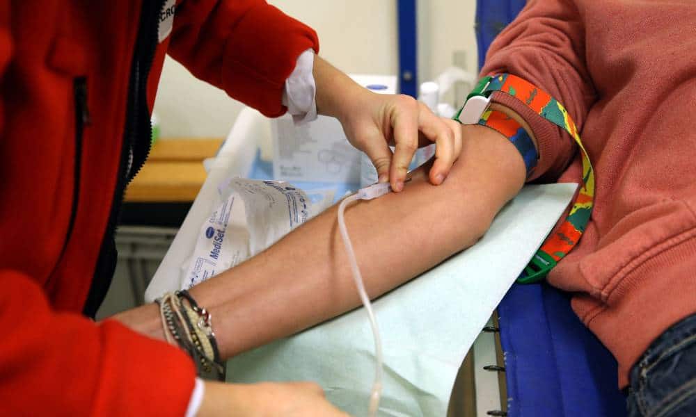 Canadá elimina la prohibición de donar sangre a hombres homosexuales