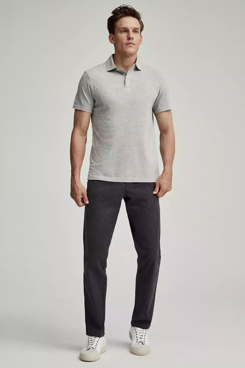 Cómo llevar un polo: 6 sofisticados conjuntos para hombres