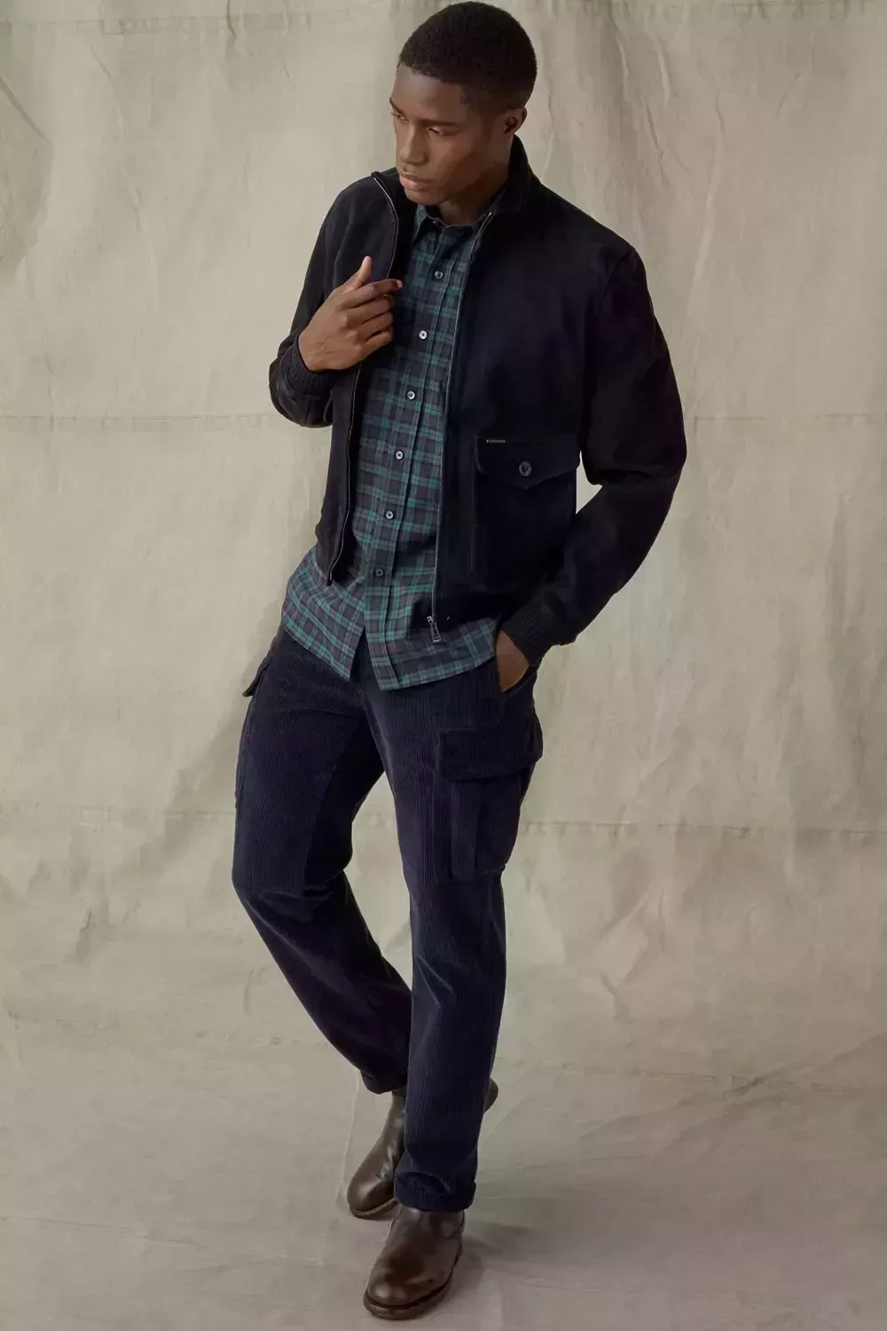 Cómo llevar una camisa de franela: Trajes modernos y con estilo para hombres