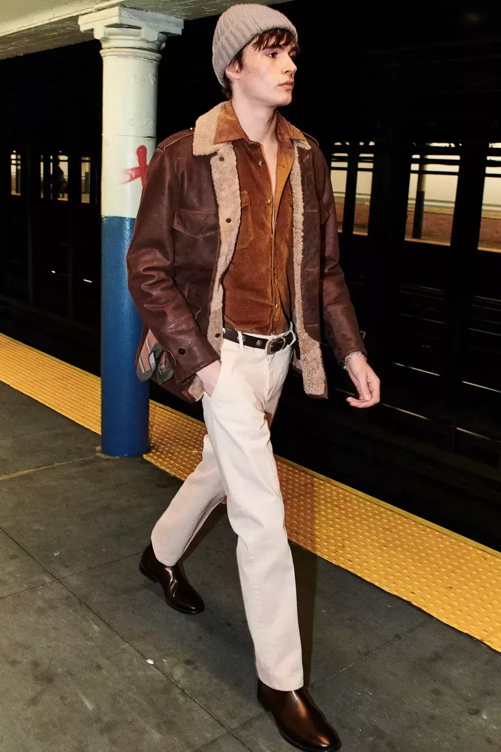 Cómo llevar una chaqueta de cuero: 5 conjuntos elegantes y modernos para hombres