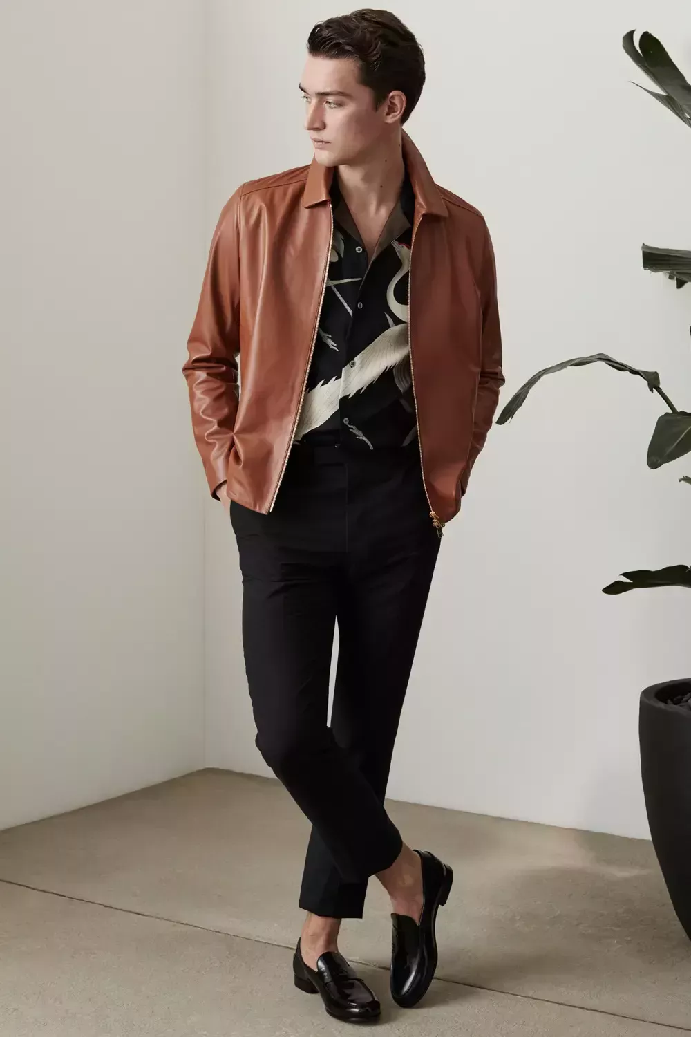 Cómo llevar una chaqueta de cuero: 5 conjuntos elegantes y modernos para hombres