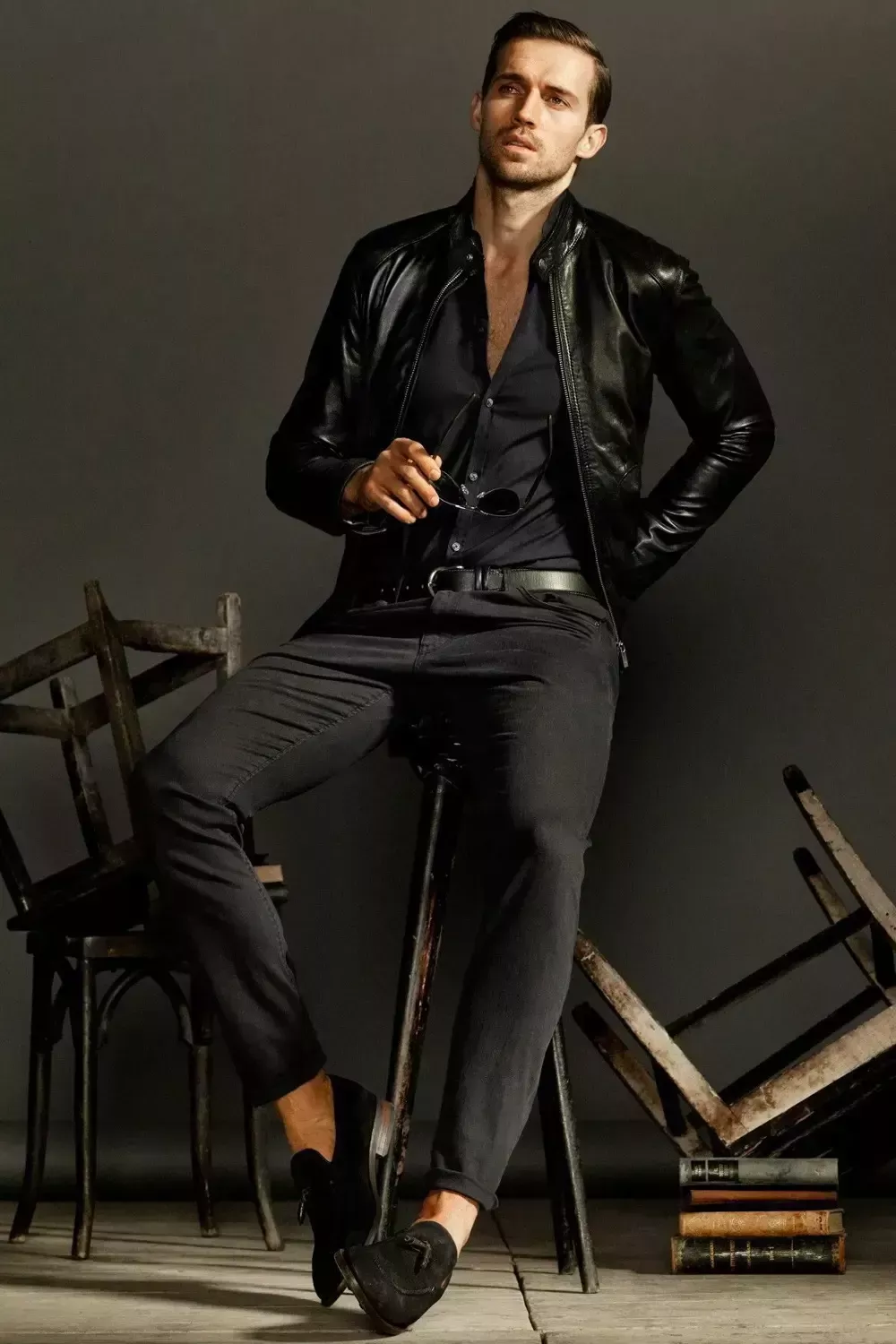 Cómo llevar una chaqueta de cuero: 5 conjuntos elegantes y modernos para hombres