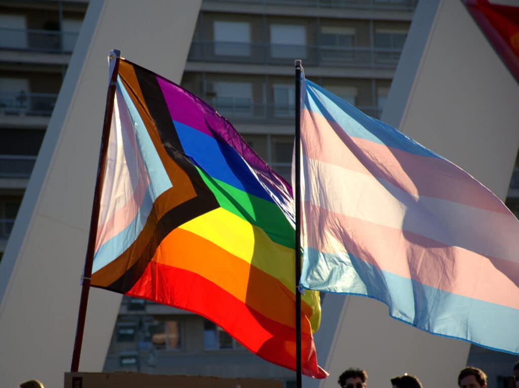 El gigante petrolero Exxon Mobil prohíbe las banderas LGBT+