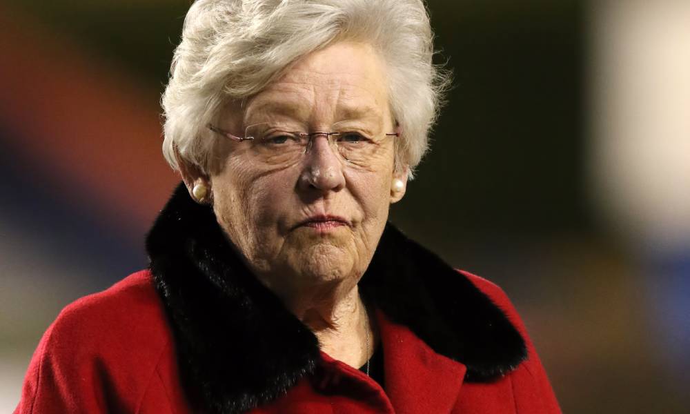 La gobernadora de Alabama prohíbe la educación sobre temas LGTB+