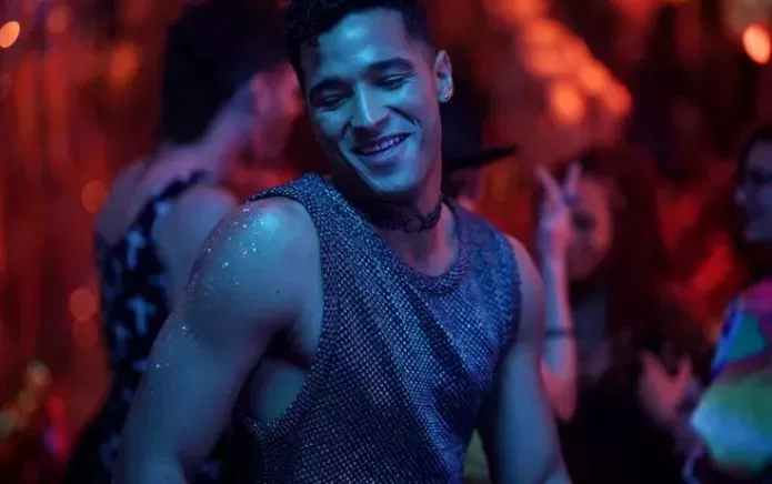 El reboot de Queer as Folk confirma su fecha de estreno y deja ver las primeras imágenes