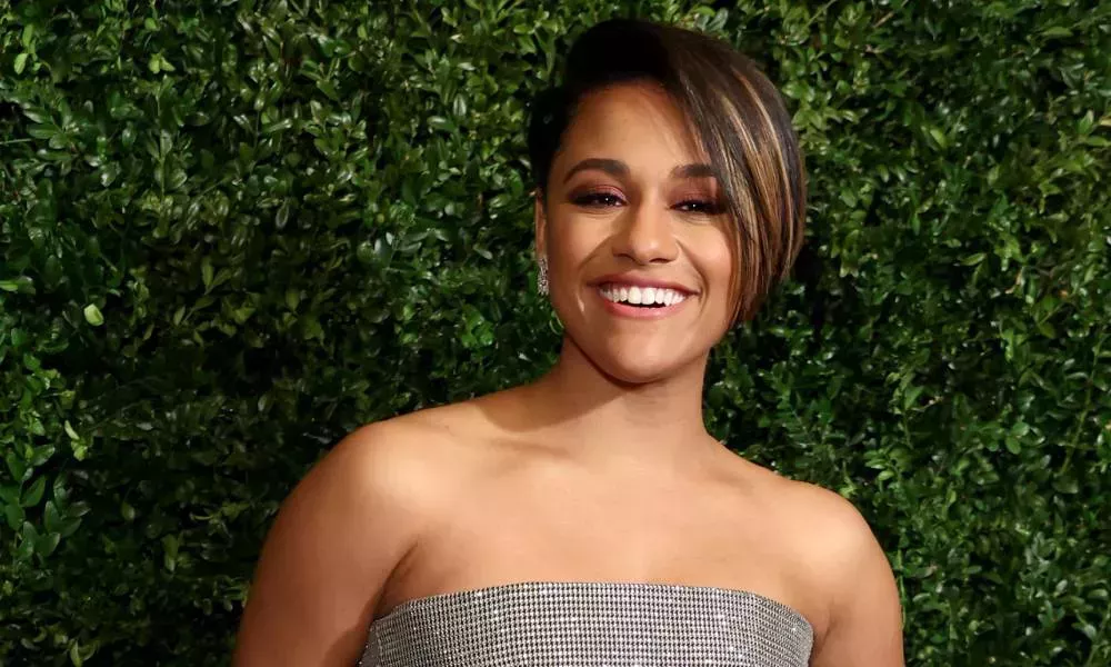 La ganadora del Oscar Ariana DeBose será la protagonista de 'La boda de mi mejor amiga bisexual'