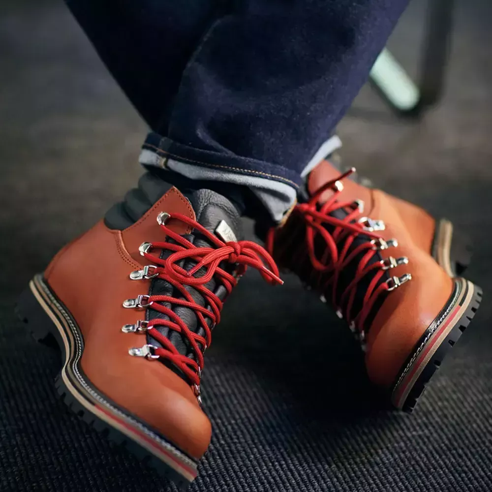 Las mejores formas de llevar botas con vaqueros: Conjuntos elegantes para hombres