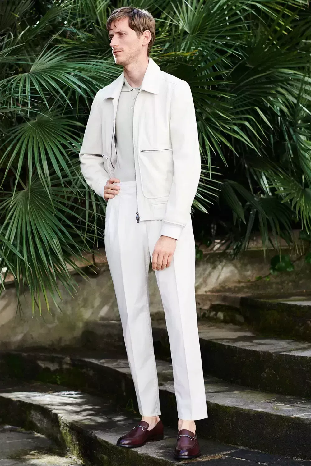 Los 10 mejores conjuntos de hombre en blanco para el verano de 2022