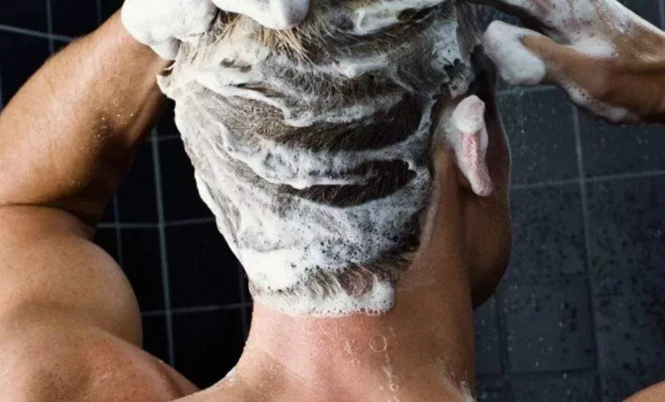 Los errores más comunes en el cabello de los hombres que están arruinando su estilo personal