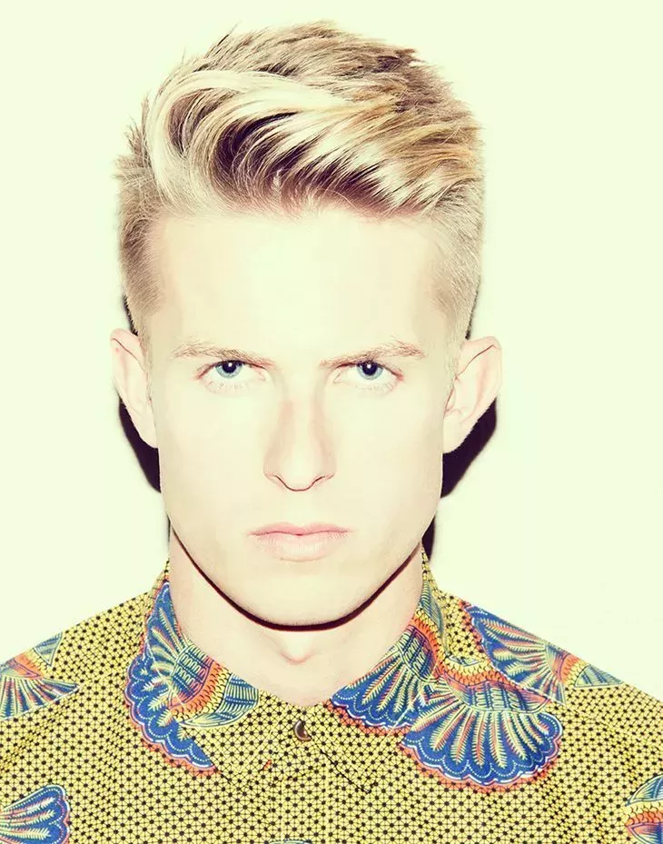 Los mejores peinados rubios para hombres que no te harán parecer un villano de Bond